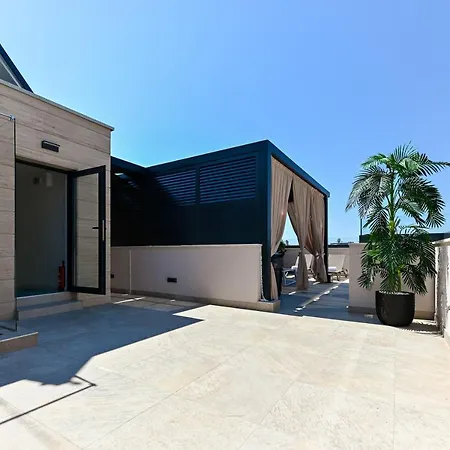 דירה An & Lu With Rooftop Jacuzzi זאדאר