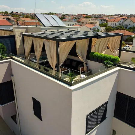 An & Lu With Rooftop Jacuzzi Zadar