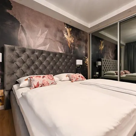 An & Lu With Rooftop Jacuzzi Zadar