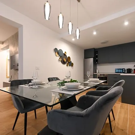 An & Lu With Rooftop Jacuzzi Zadar