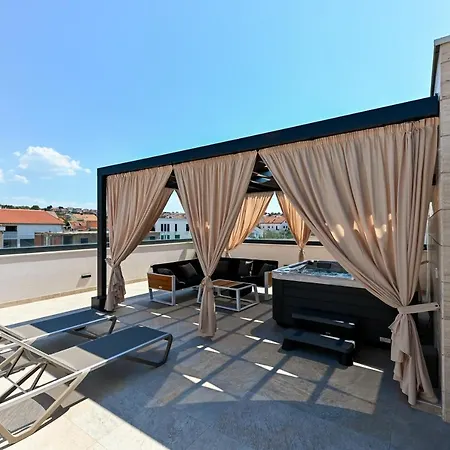 An & Lu With Rooftop Jacuzzi * Zadar