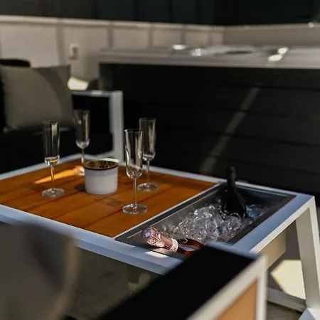 Апартаменти An & Lu With Rooftop Jacuzzi *