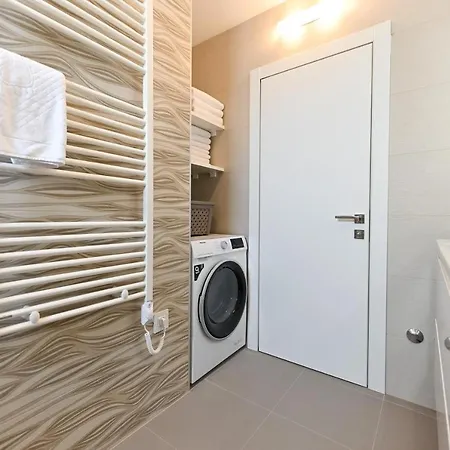 An & Lu With Rooftop Jacuzzi Zadar