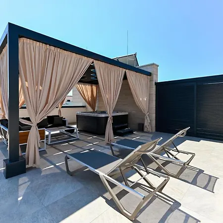 Апартаменти An & Lu With Rooftop Jacuzzi Задар