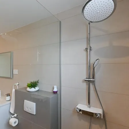 An & Lu With Rooftop Jacuzzi Zadar