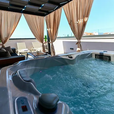 Апартаменти An & Lu With Rooftop Jacuzzi Задар