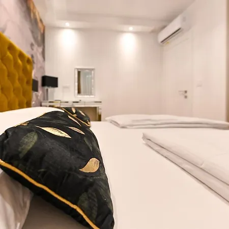 An & Lu With Rooftop Jacuzzi *