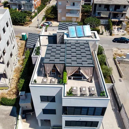 An & Lu With Rooftop Jacuzzi Задар