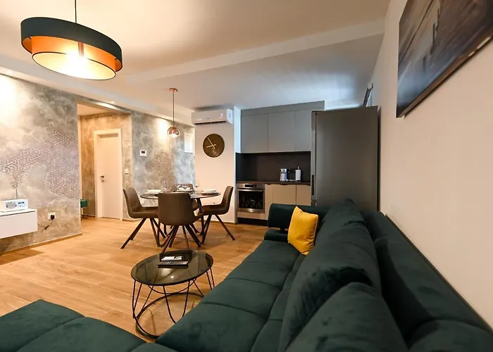 An & Lu With Rooftop Jacuzzi Апартаменты