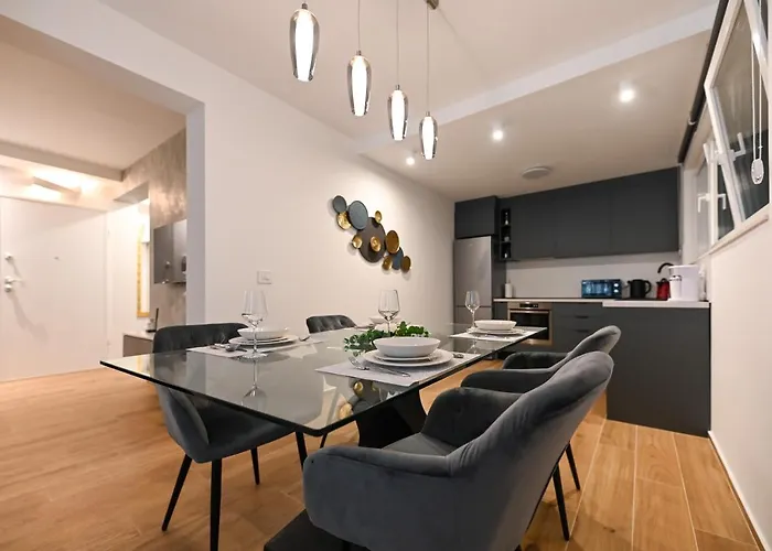 An & Lu With Rooftop Jacuzzi Задар