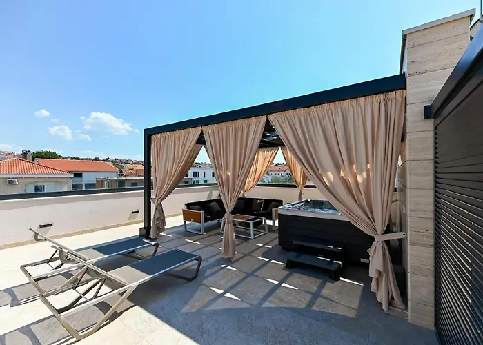 An & Lu With Rooftop Jacuzzi * Задар