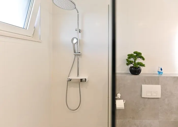 An & Lu With Rooftop Jacuzzi Задар