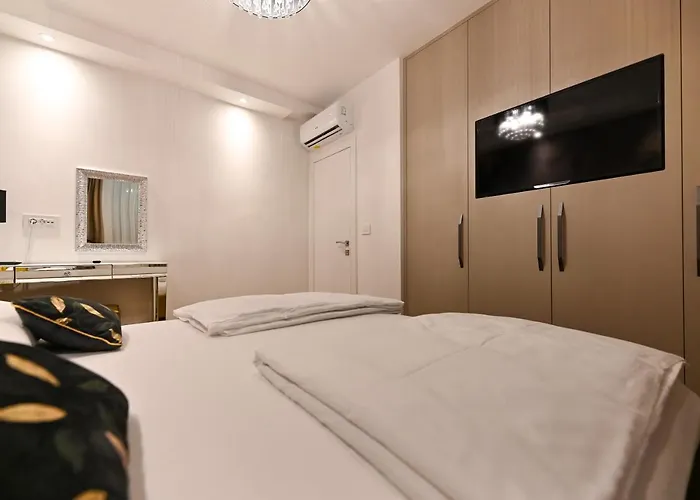 An & Lu With Rooftop Jacuzzi Задар