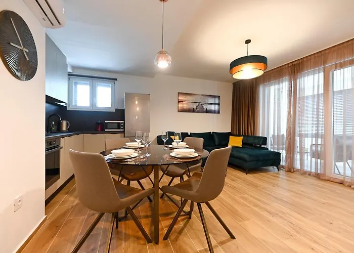 Апартаменты An & Lu With Rooftop Jacuzzi