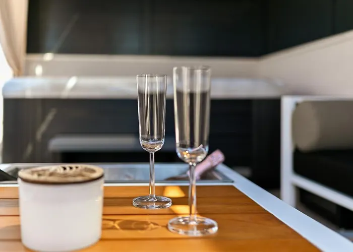 An & Lu With Rooftop Jacuzzi Апартаменты *