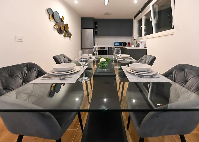 Апартаменты An & Lu With Rooftop Jacuzzi *