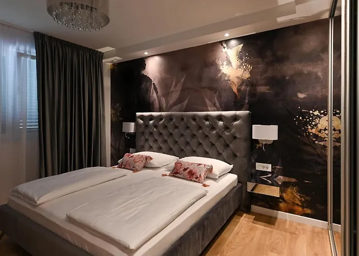 An & Lu With Rooftop Jacuzzi Задар