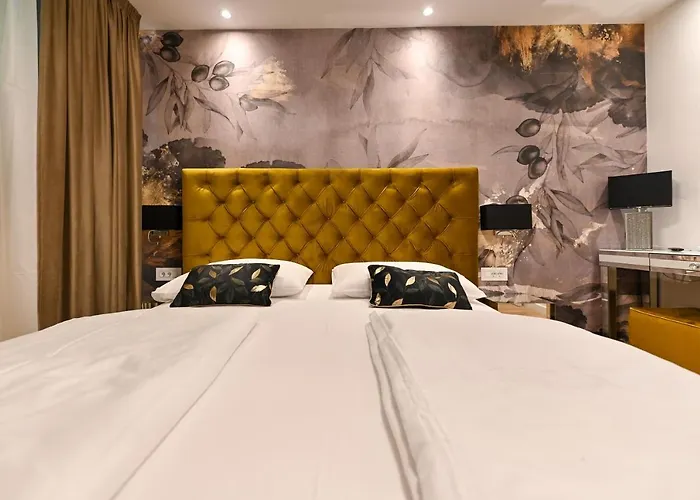 An & Lu With Rooftop Jacuzzi Апартаменты