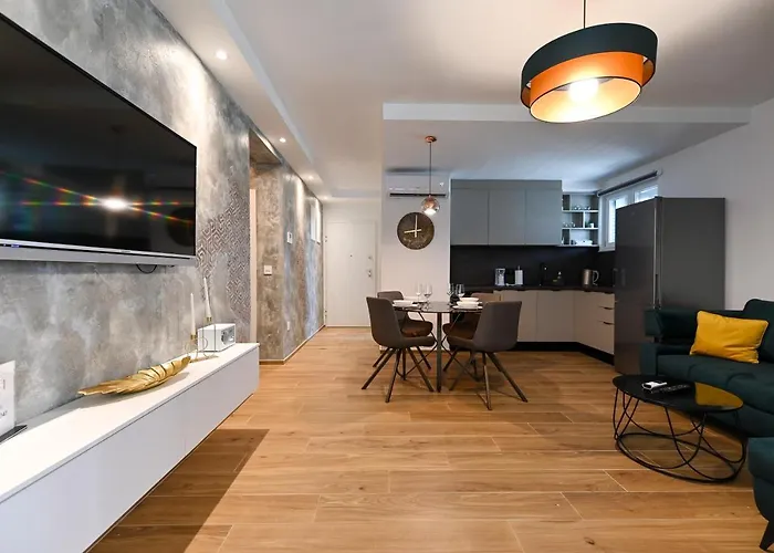 An & Lu With Rooftop Jacuzzi Апартаменты