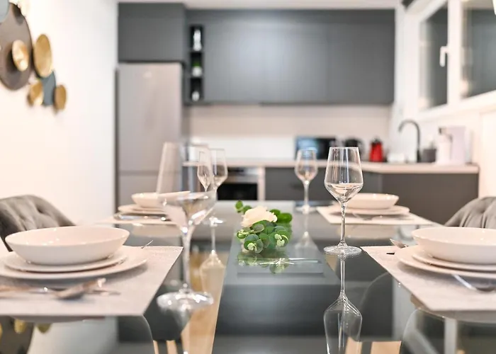 An & Lu With Rooftop Jacuzzi Апартаменты