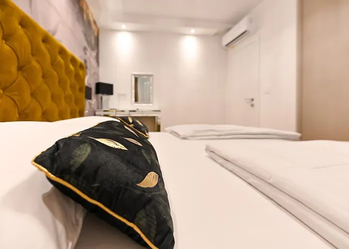 An & Lu With Rooftop Jacuzzi *